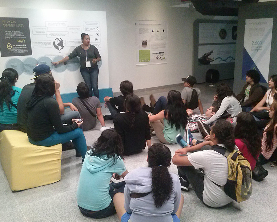 60 estudiantes del SEMS visitan y evalúan la exposición itinerante Sumérgete